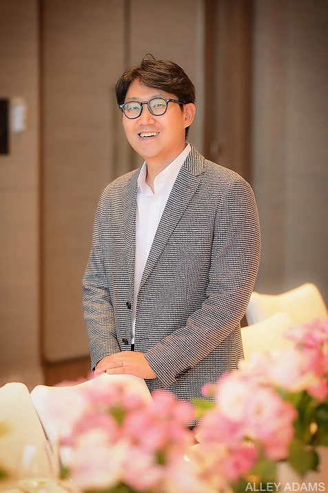 Senior Pastor In Seo Song